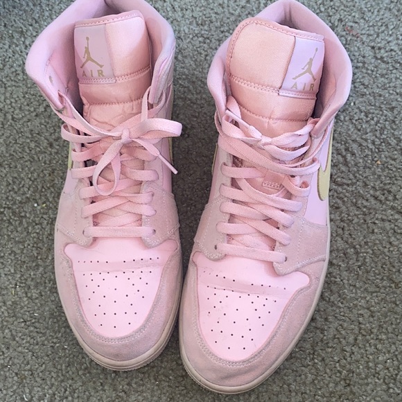 Nike Other - Nike Air Jordan 1 Retro Mid SE (Coral Gold) 2019